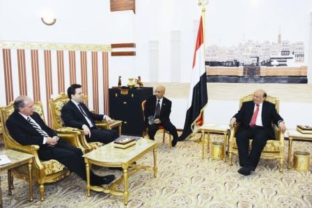 رئيس الجمهورية لدى استقباله مساعد وزيرة الخارجية الأمريكية للشؤون السياسية والعسكرية أمس